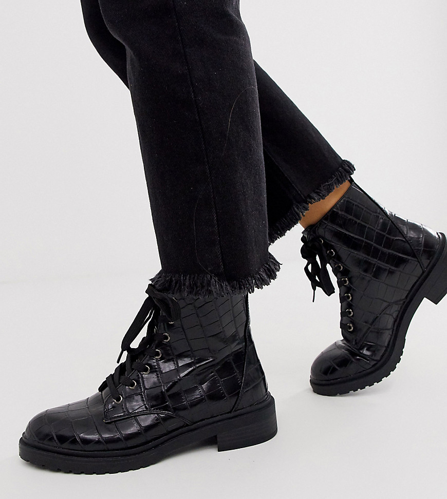 New Look wide fit lace up flat hiker boot in black