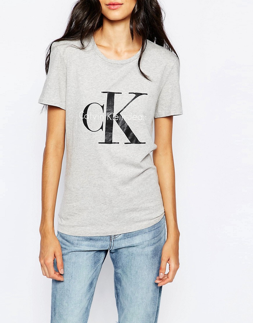 Calvin Klein | Calvin Klein Jeans Fitted 90S T-Shirt With Logo at ASOS