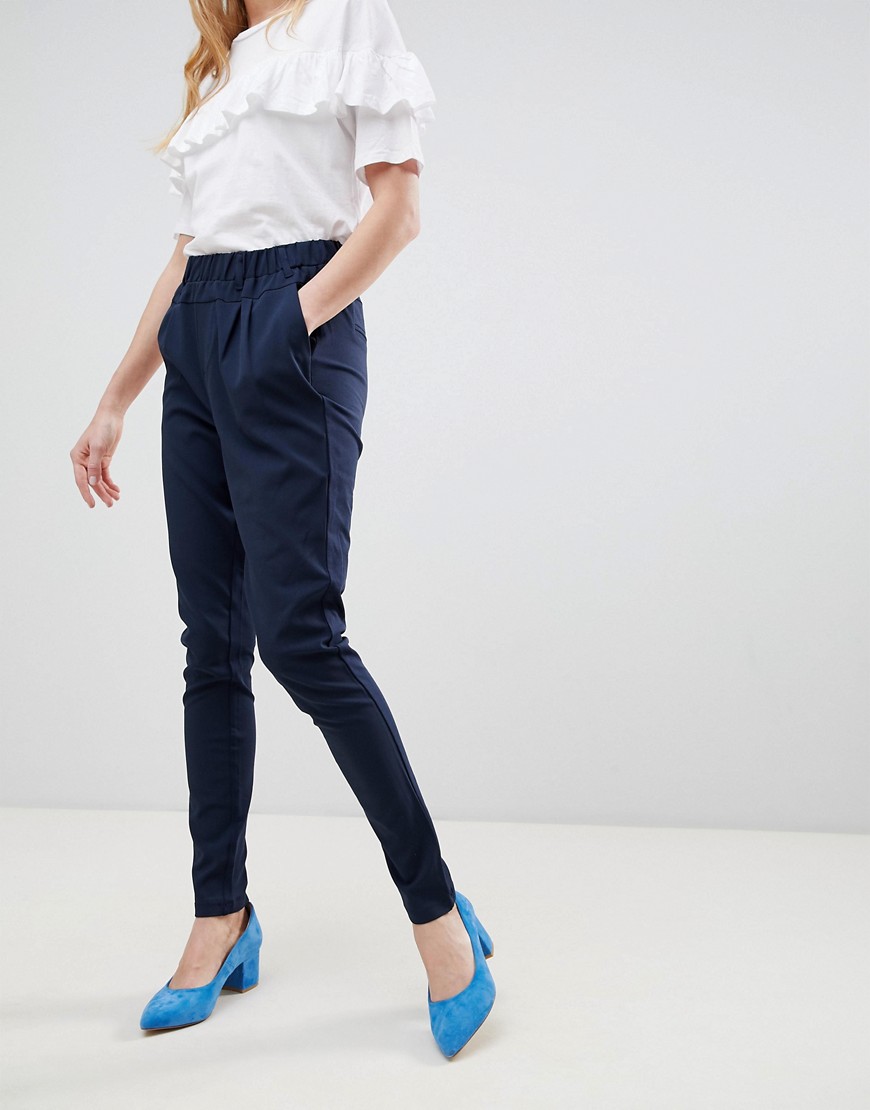b.Young peg trousers