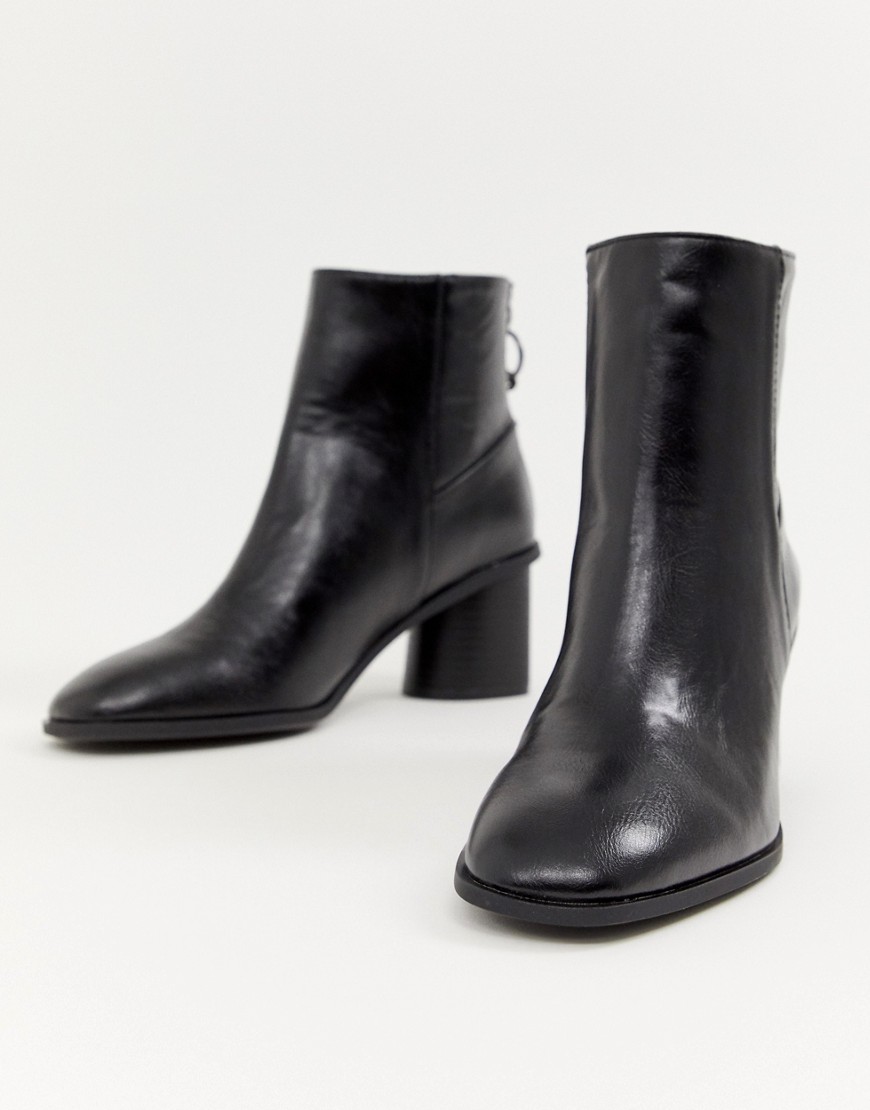 Bershka round heel boot in black - Black