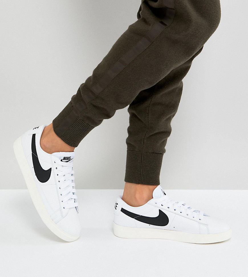 Nike Blazer Trainers In White And Black - White