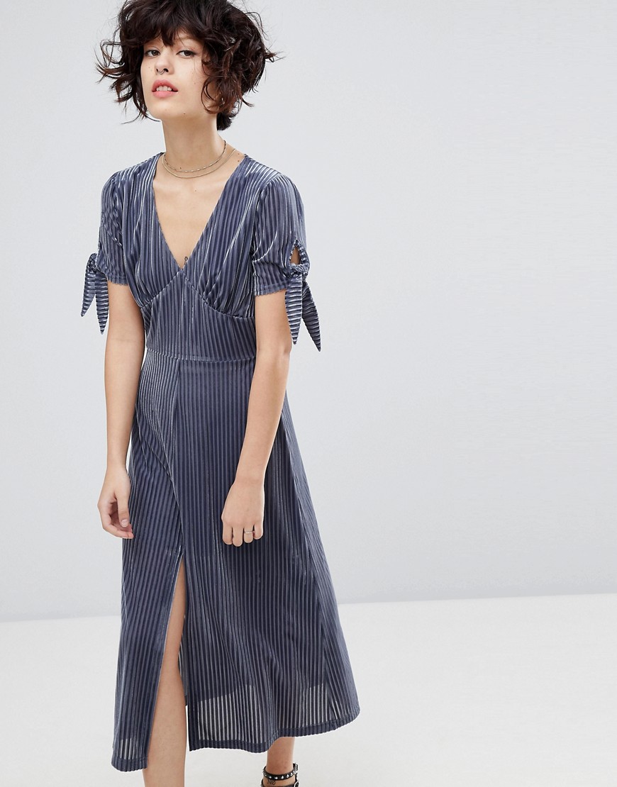 J.O.A Midi Dress With Split Front In Delicate Pleated Velvet - Slate