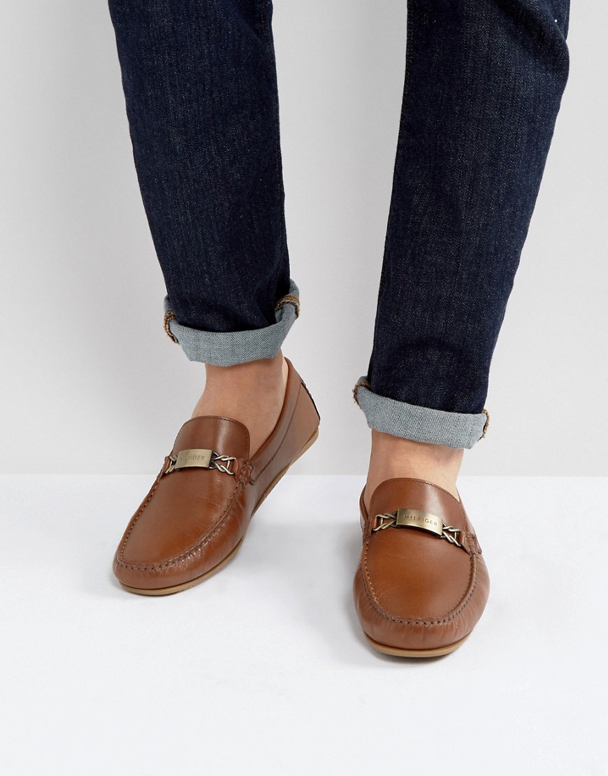 Tommy Hilfiger Leather Loafers With Chain Detail - Brown