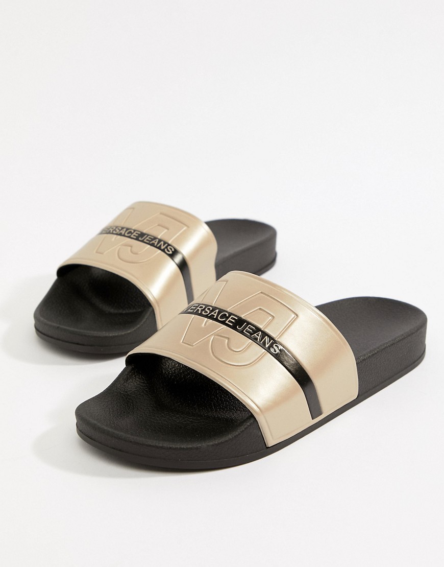 Versace Jeans Logo Sliders In Gold - Gold