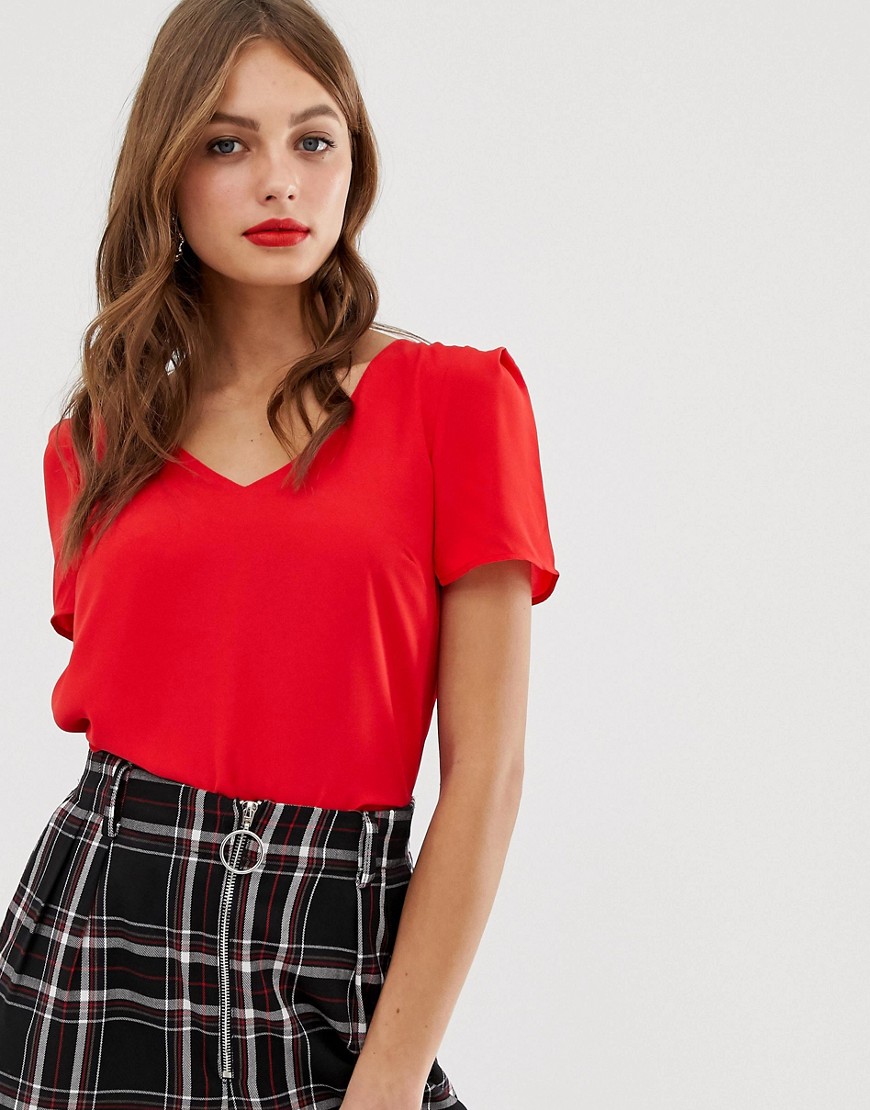 Oasis top with v-neck in red