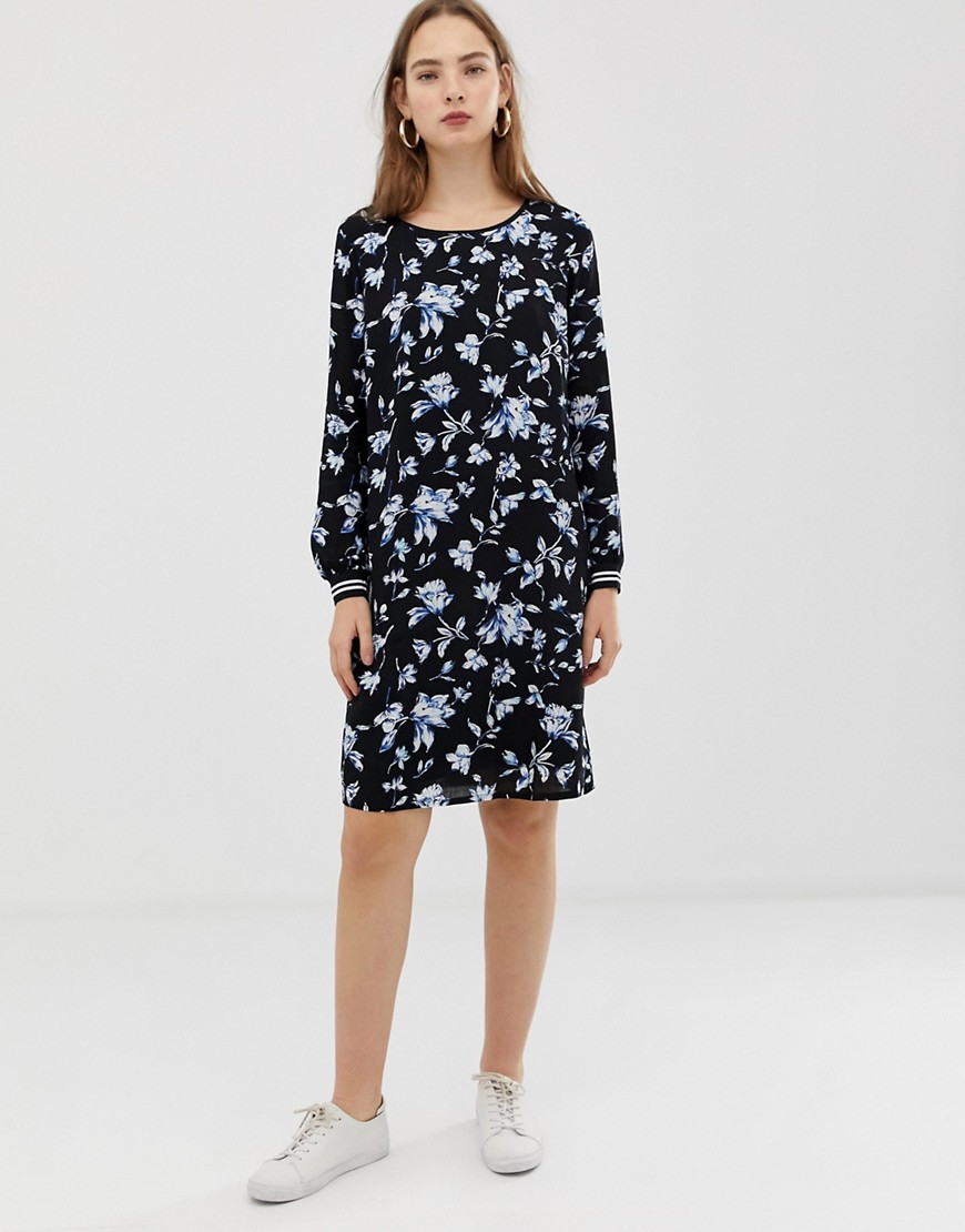 b.Young floral dress
