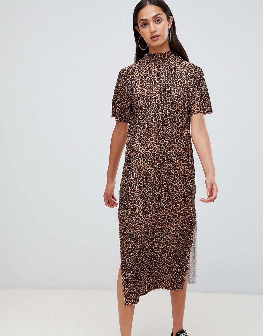 Wednesday's Girl midi t-shirt dress in leopard plisse