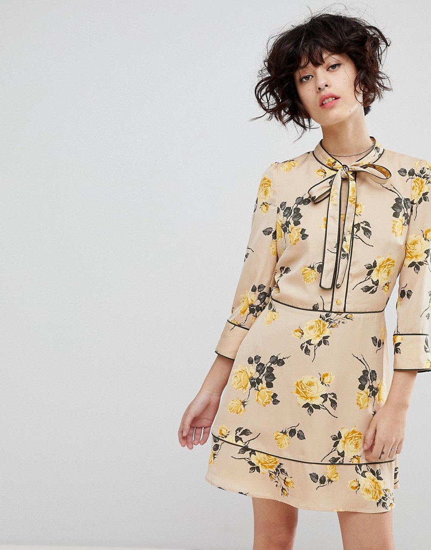 J.O.A Tea Dress With Neck Tie In Vintage Floral - Flax multi