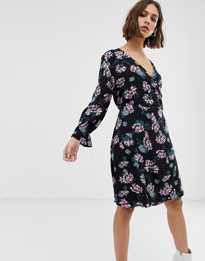 b.Young floral shift dress