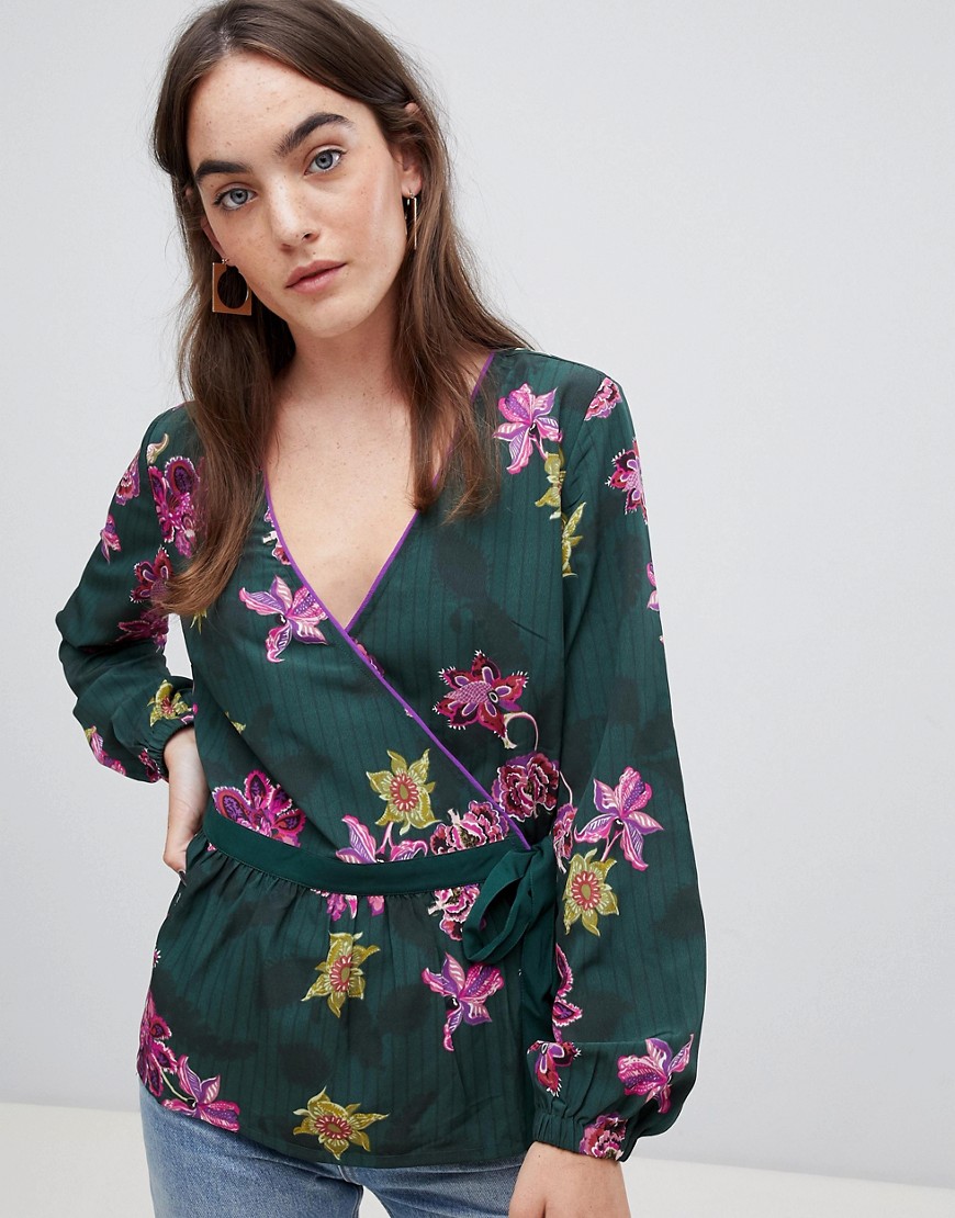 b.Young floral wrap top