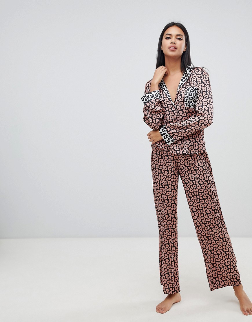 Missguided pyjama shirt and trouser set in contrast leopard - Multi