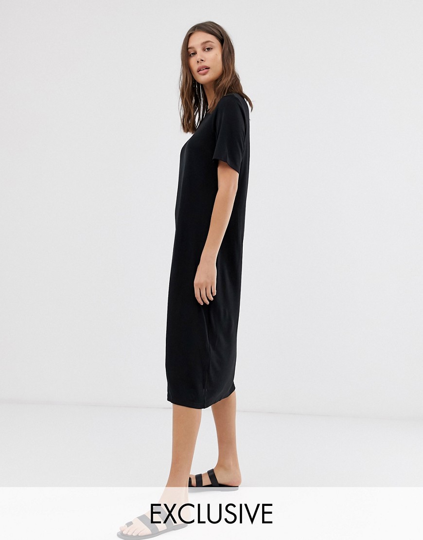 Weekday round neck midi t-shirt dress with short sleeves in black