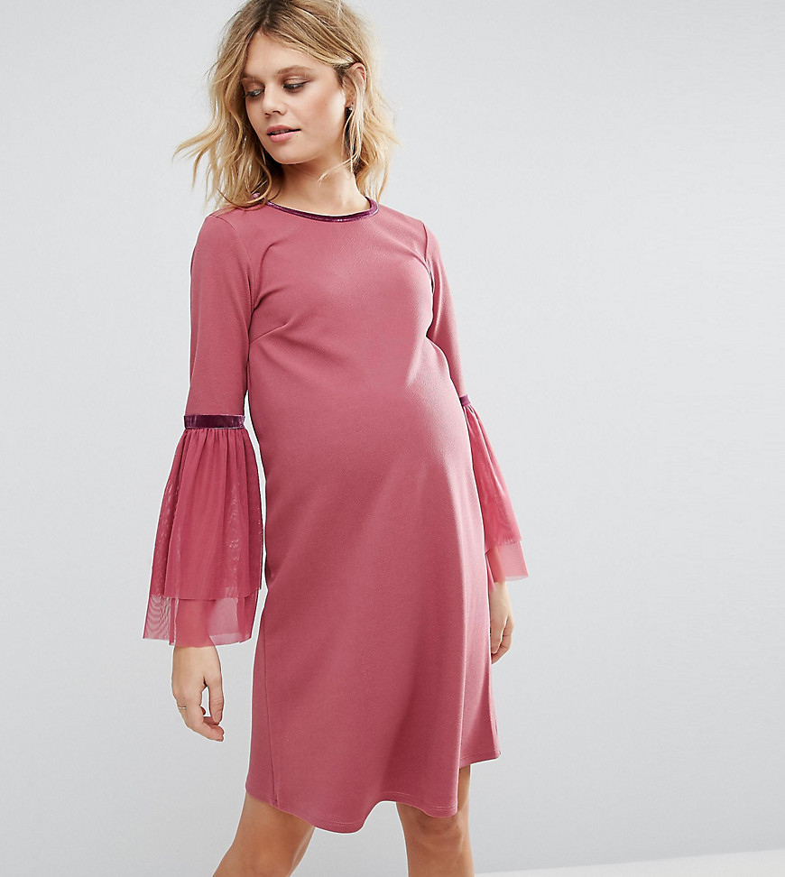 Цельнокройное платье с рукавами‑оборками Bluebelle Maternity - Розовый 