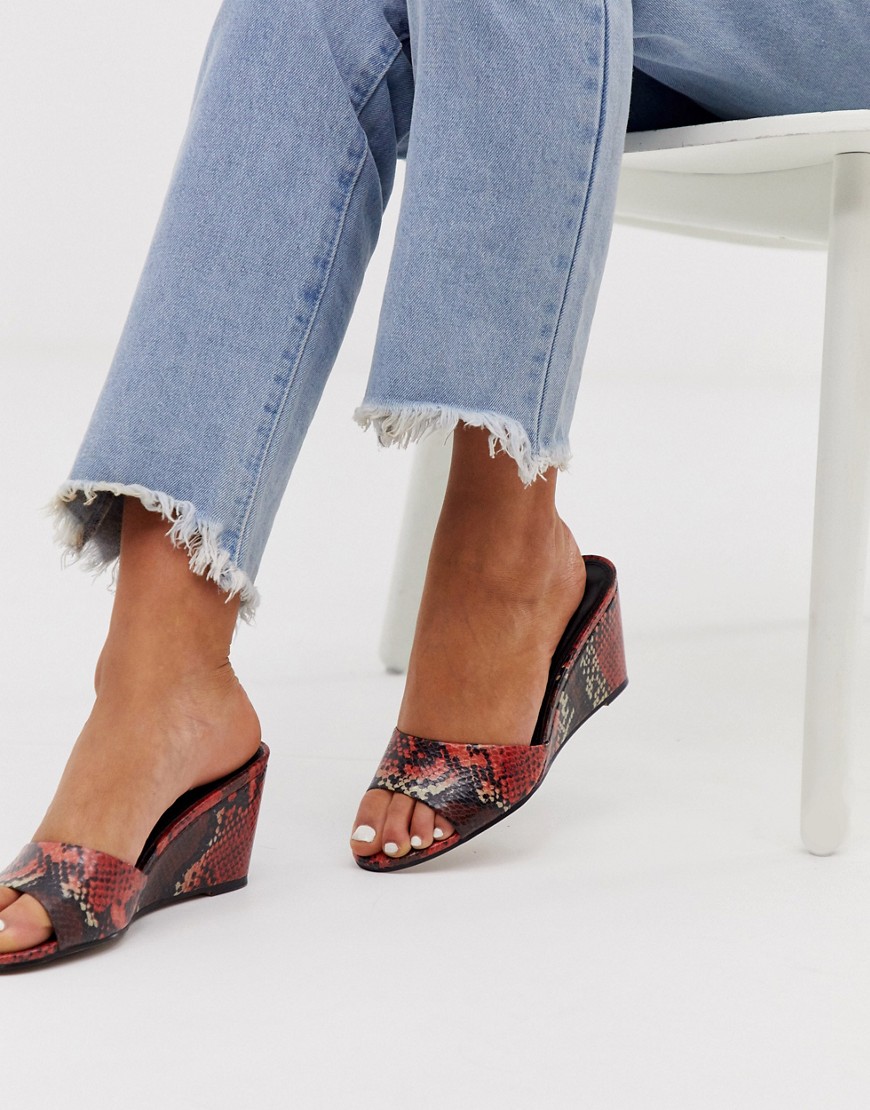 ASOS DESIGN Homely mid-heeled wedge mules in red snake