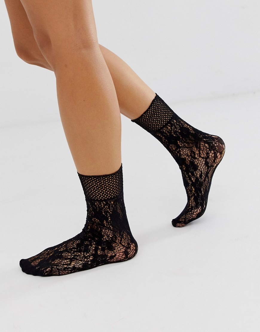 Pretty Polly flower net ankle sock in black