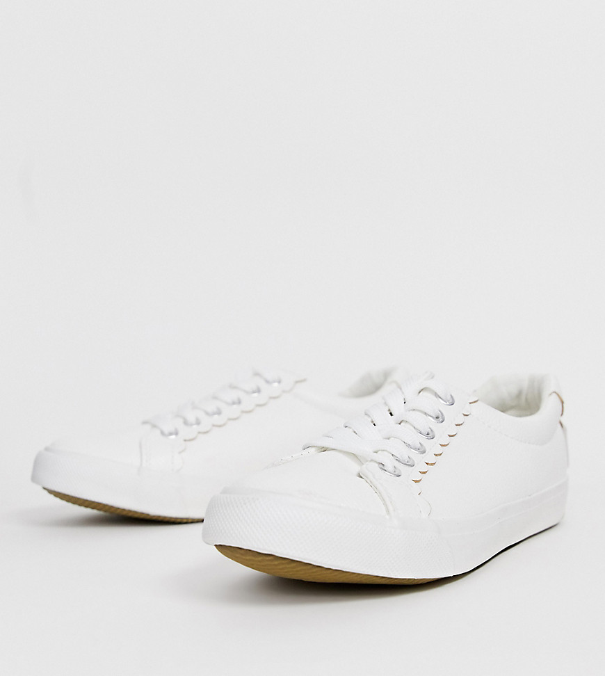 New Look Wide Fit scallop detail trainer in white