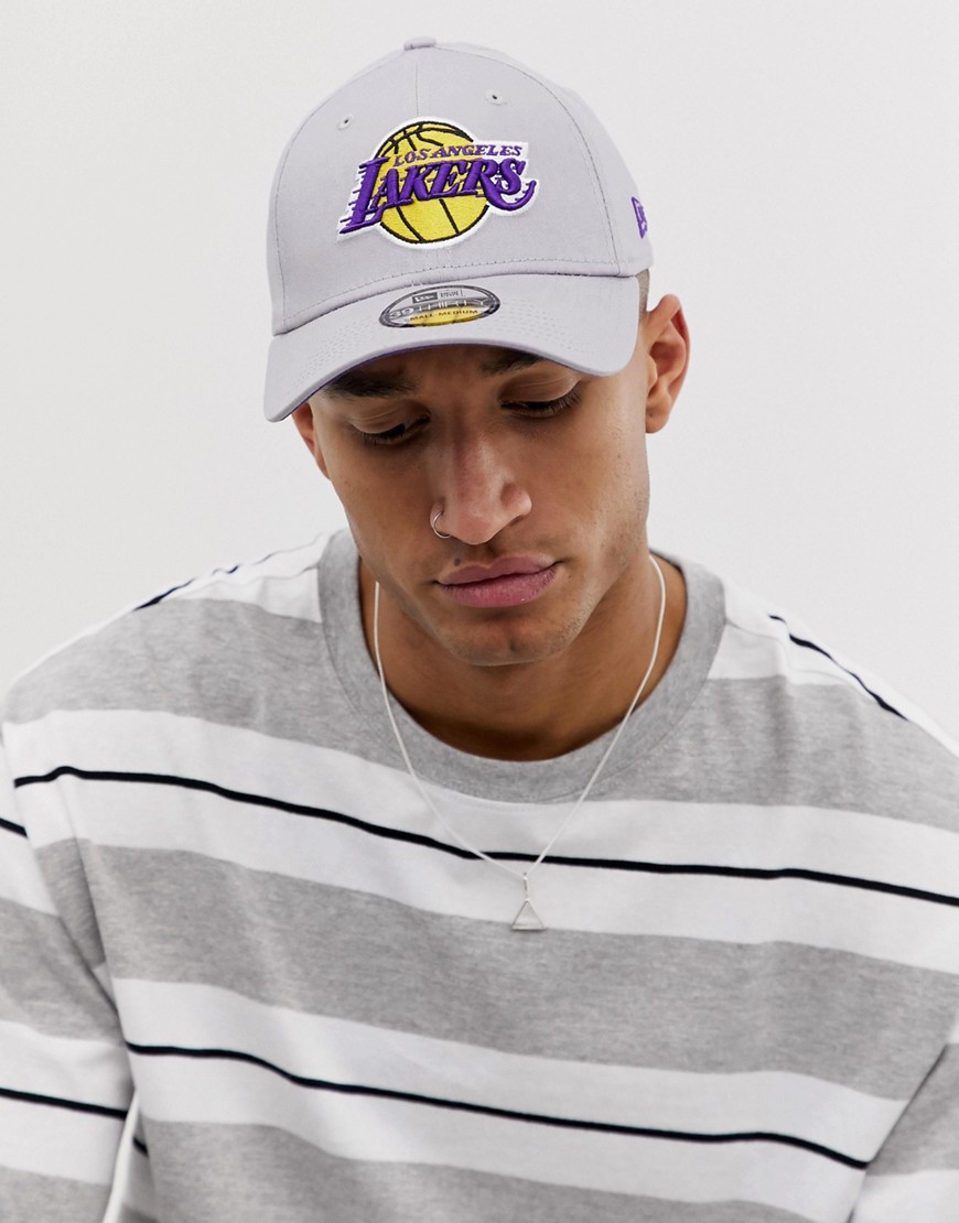 New Era 39Thirty Stretch Snap LA Lakers in grey