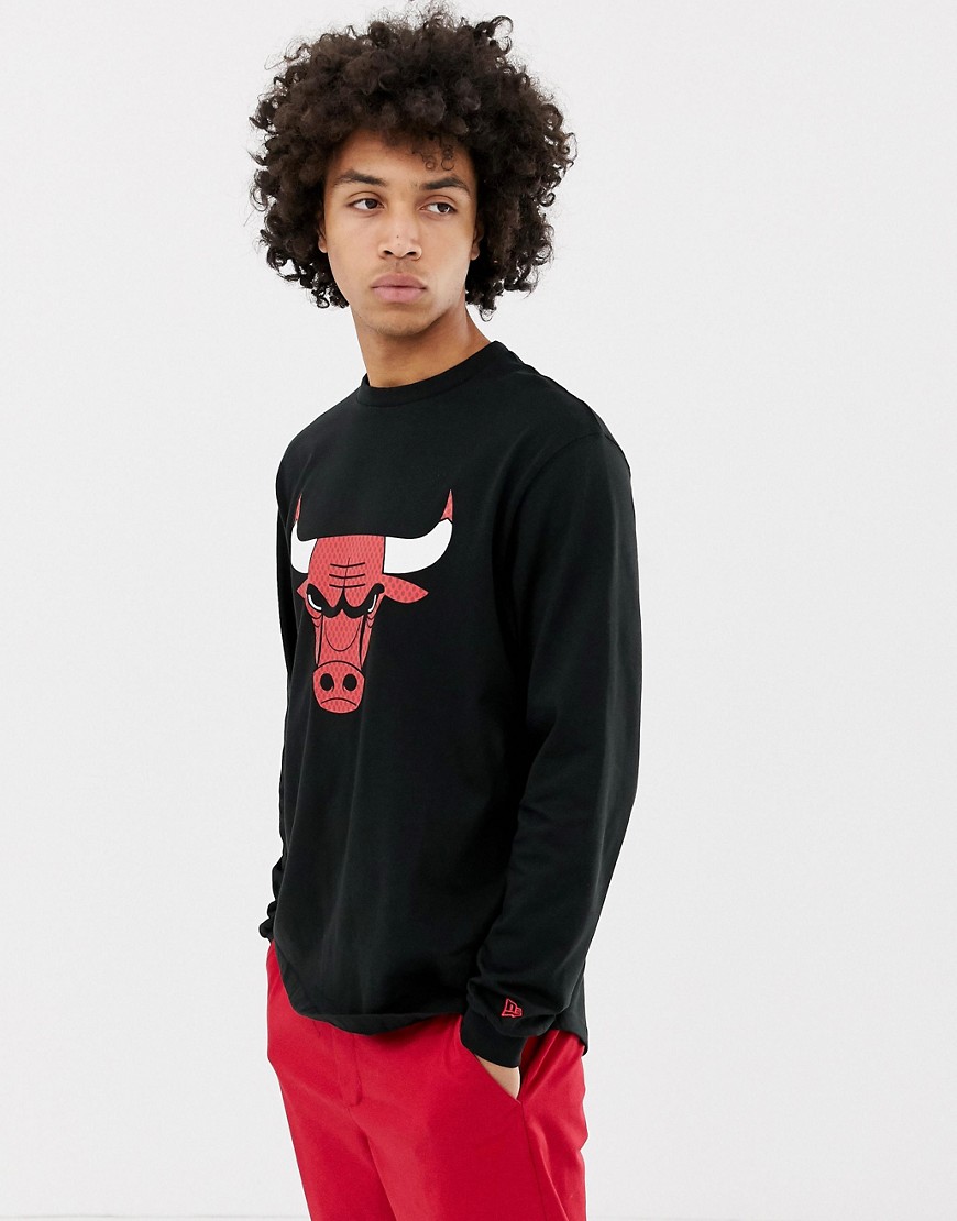 New Era NBA Chicago Bulls Long Sleeve T-Shirt With Scooped Hem In Black