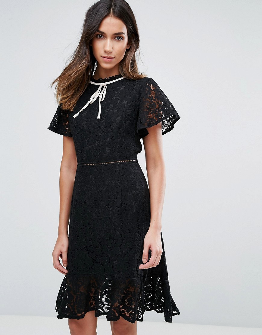 Amy Lynn Lace Short Sleeve Dress With Contrast Trim - Black
