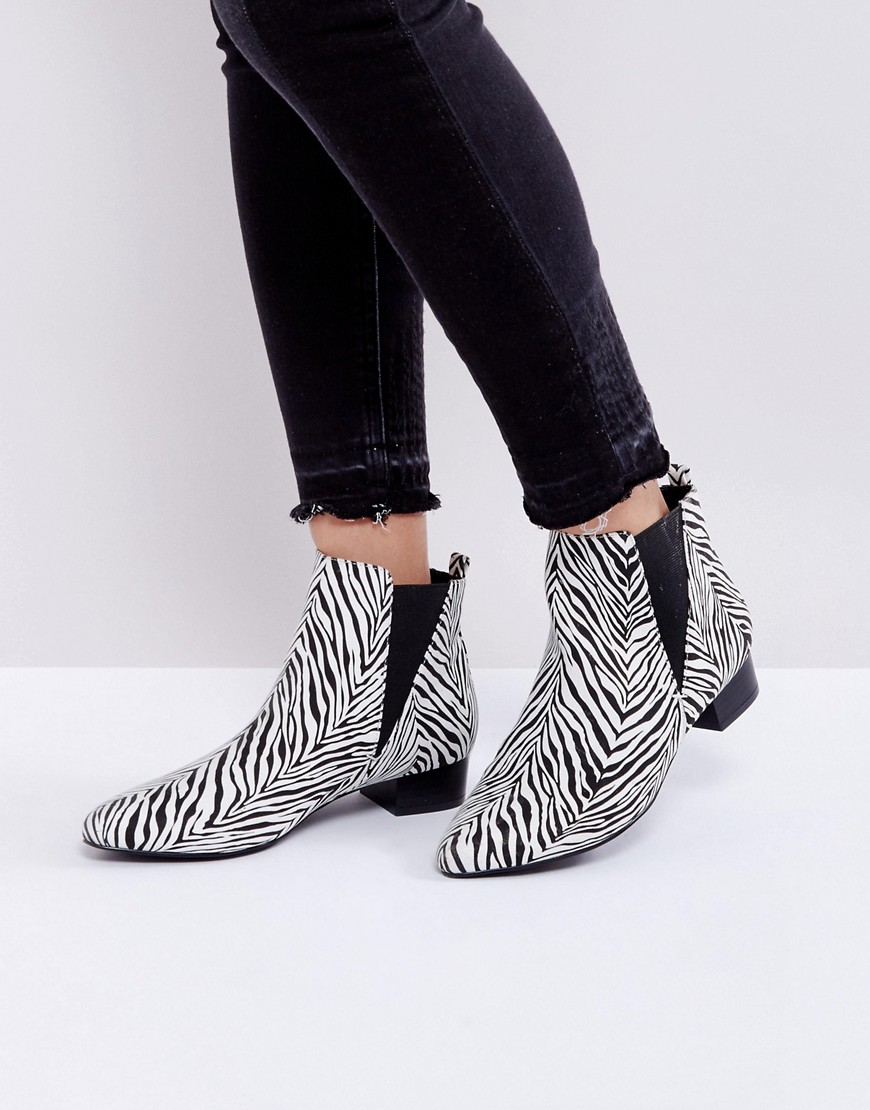 London Rebel Mid Heel Point Boot - Zebra