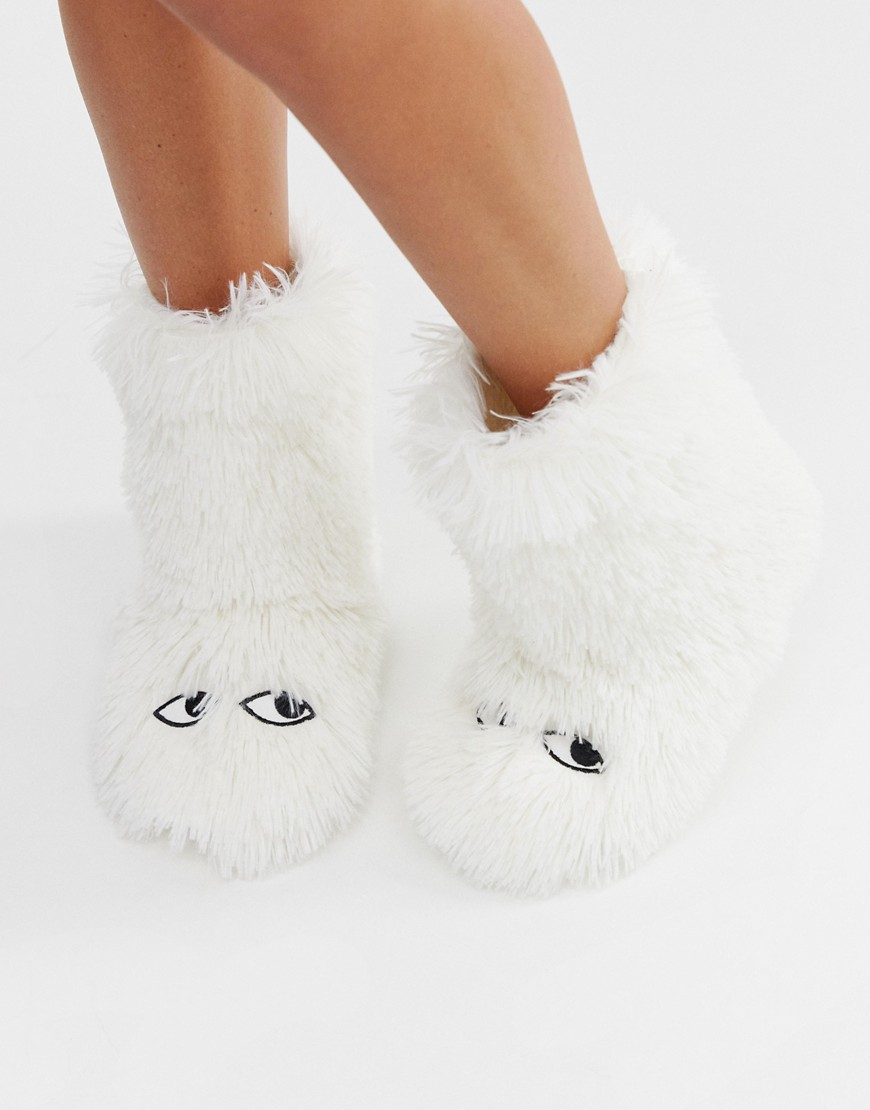 Monki fluffy slippers in white - White