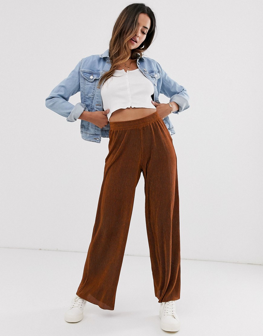 b.Young loose fit trousers