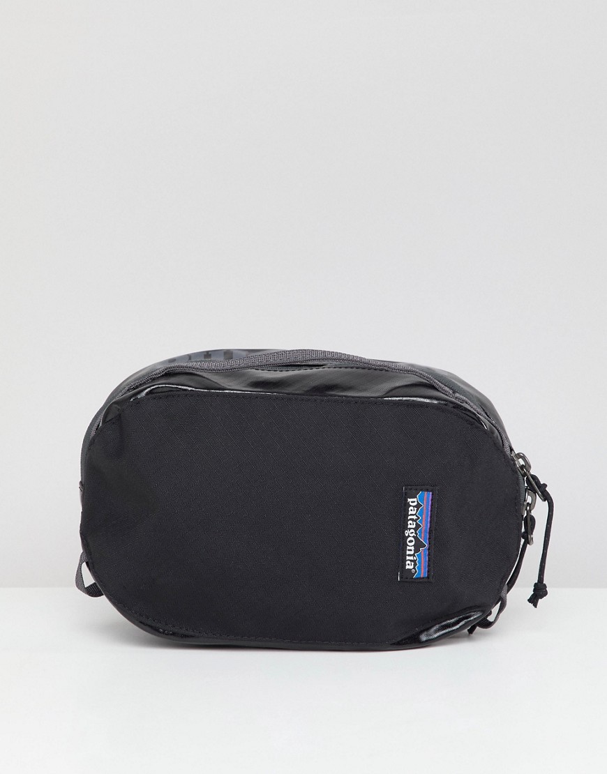 Patagonia Small Black Hole Cube in Black - Black