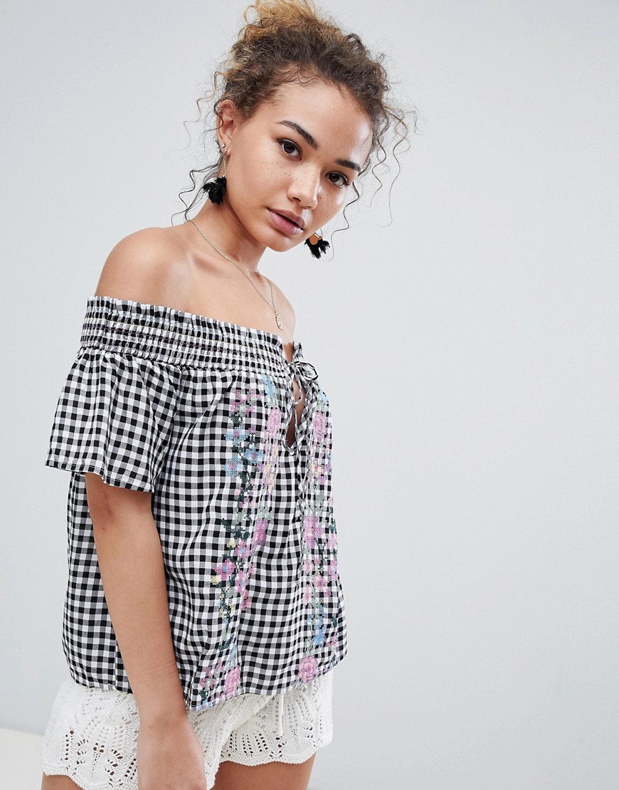 En Creme short sleeve off shoulder top gingham top with embroiderry