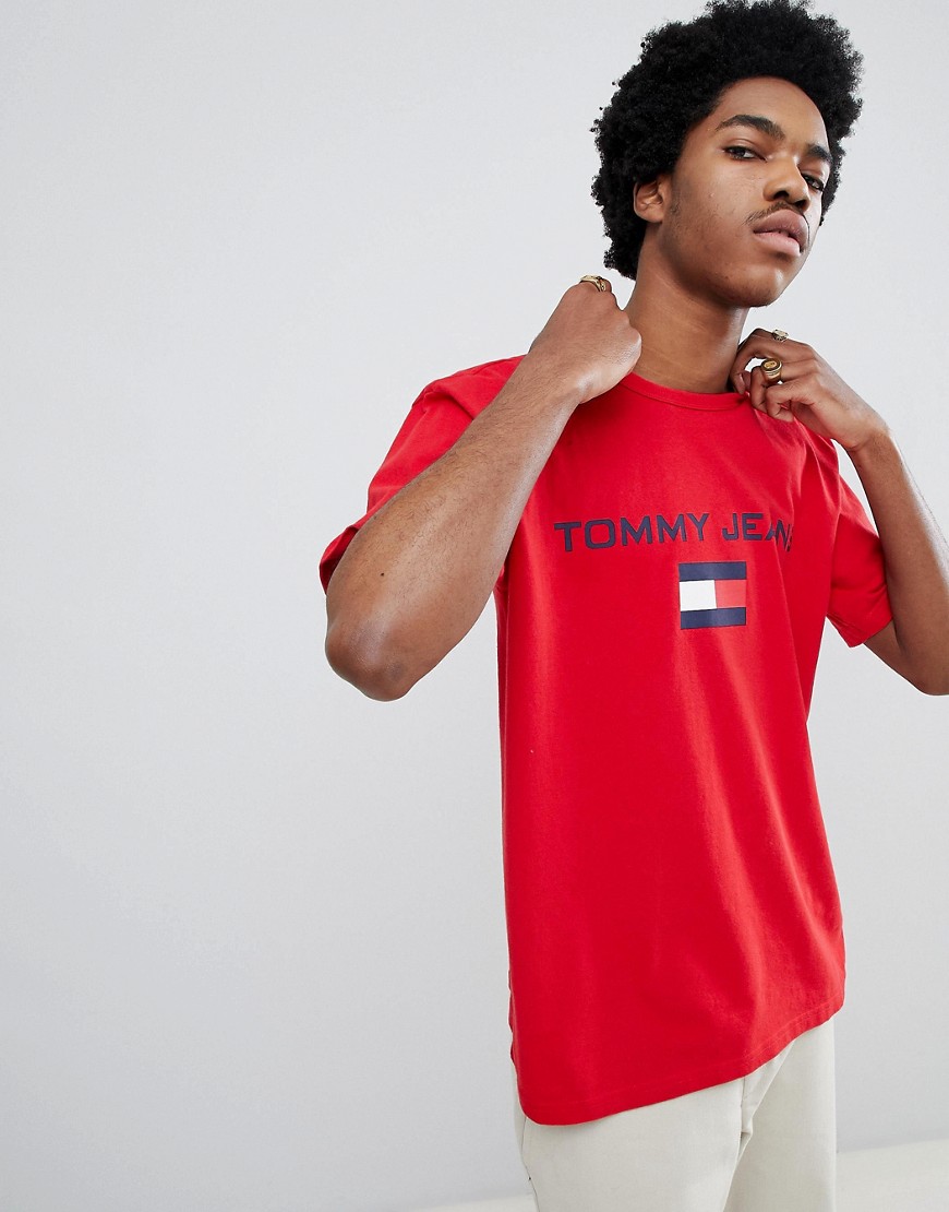 Tommy Jeans 90s Sailing Capsule Flag Logo Crew Neck T-Shirt in Red - Barbados cherry