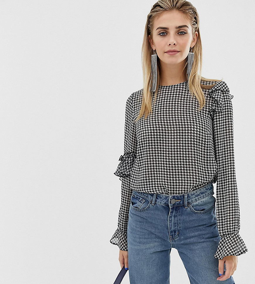 Reclaimed Vintage inspired top in dogtooth with ruffle detail