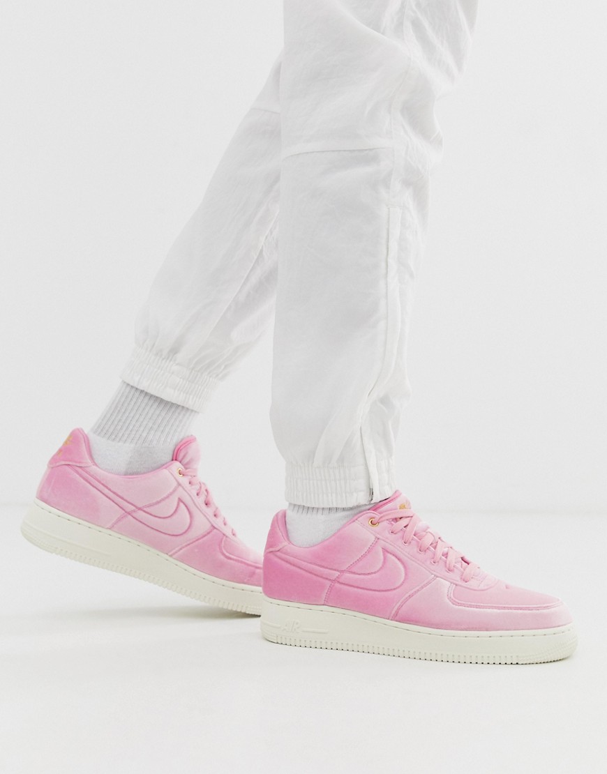 Nike Air Force 1 '07 trainers in Pink Velvet