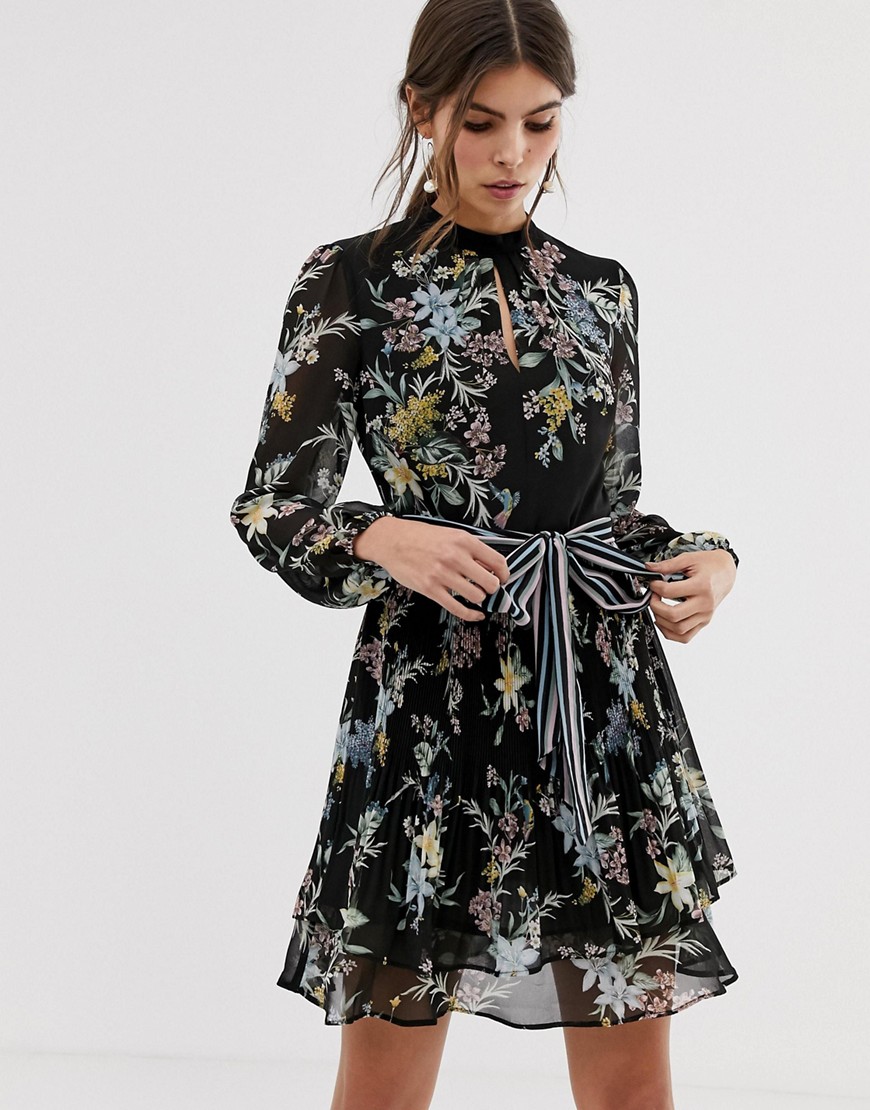 Oasis tea dress with tie waist in floral print
