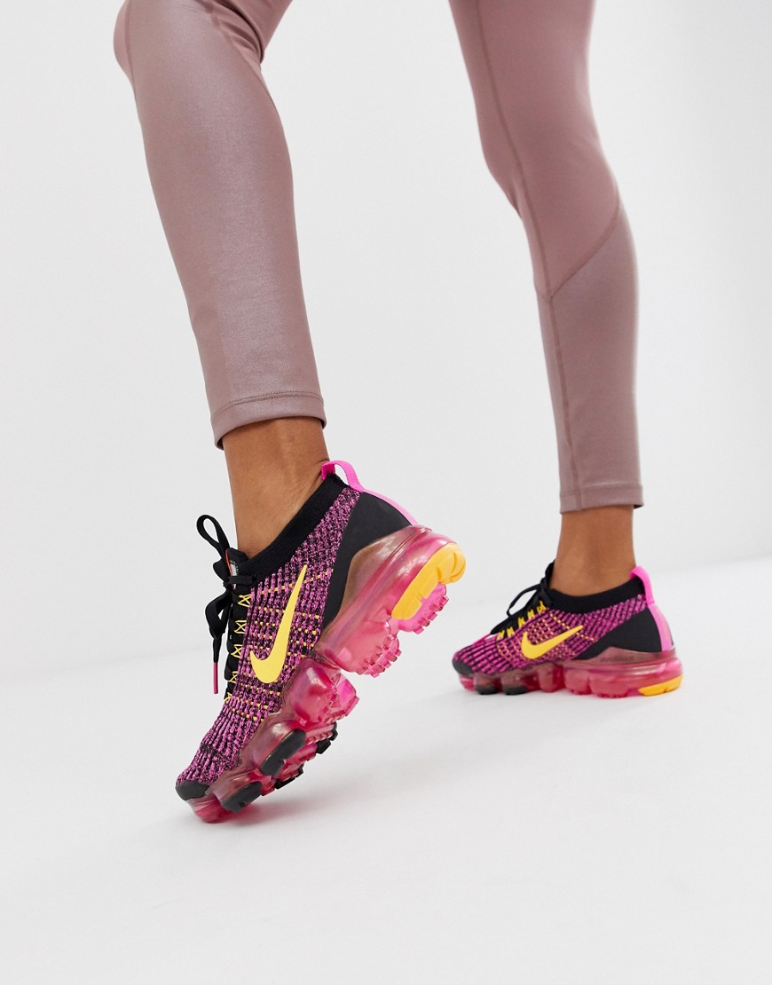 Nike Running Vapormax Flyknit Trainers In Black And Pink