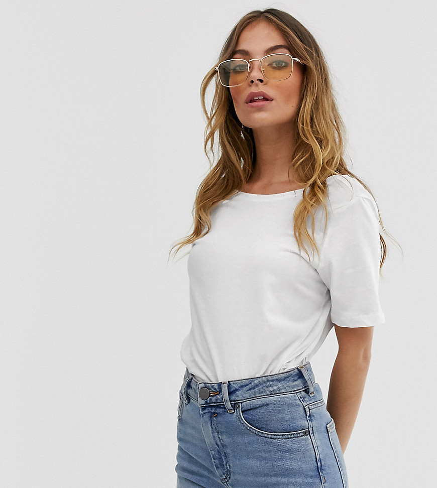 Noisy May Petite Dring short sleeve cropped t-shirt