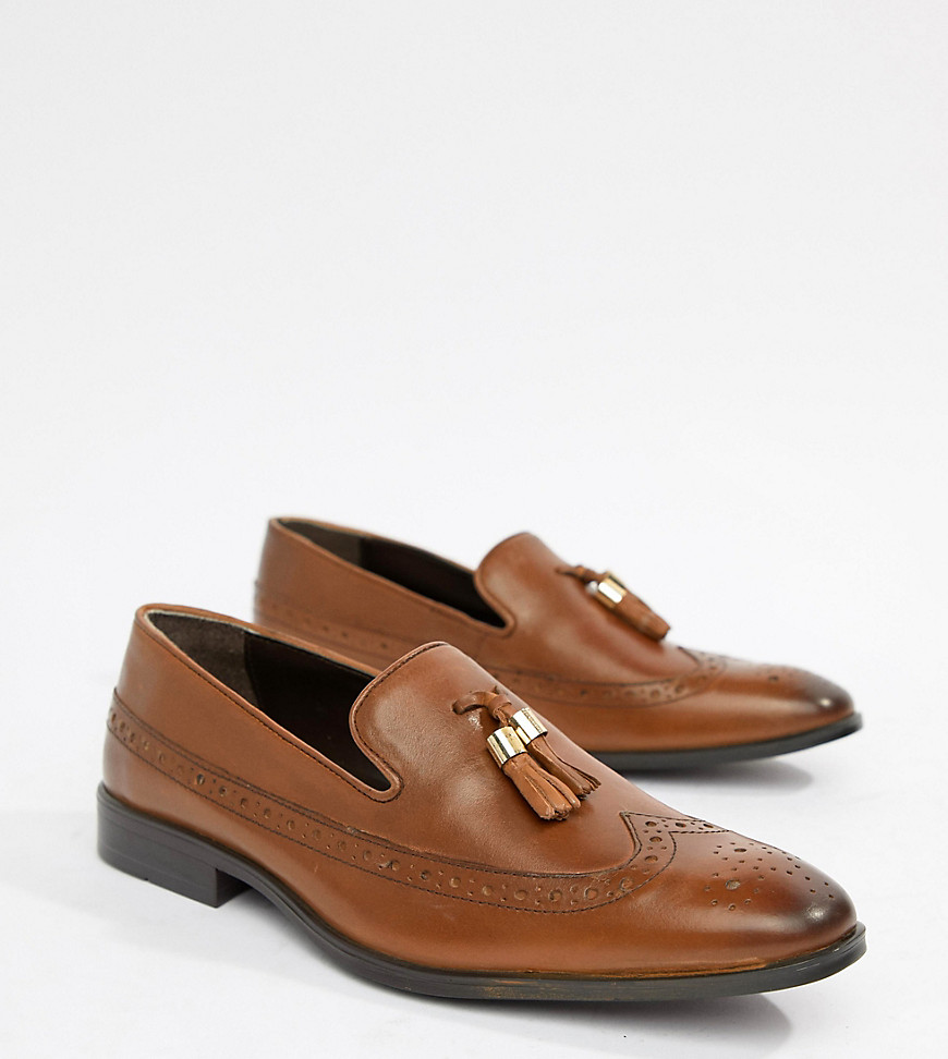 ASOS DESIGN Wide Fit brogue loafers in tan leather with gold tassel detail