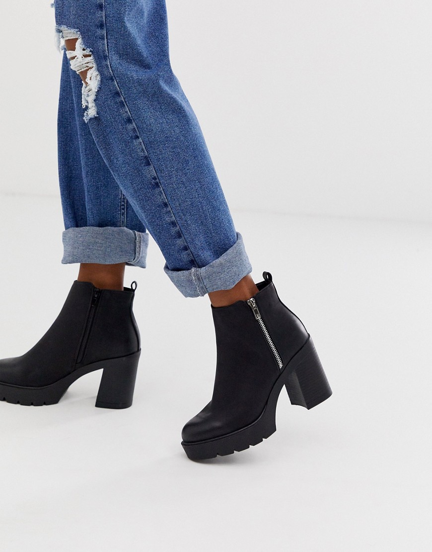 New Look chunky zip detail heeled chelsea boots in black