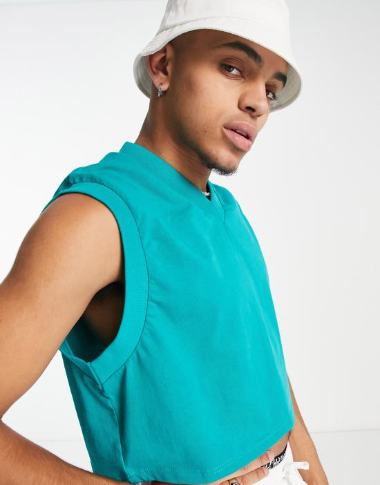 https://images.asos-media.com/products/2-minds-crop-v-neck-tank-top-in-green/203185258-3?$n_550w$&wid=550&fit=constrain