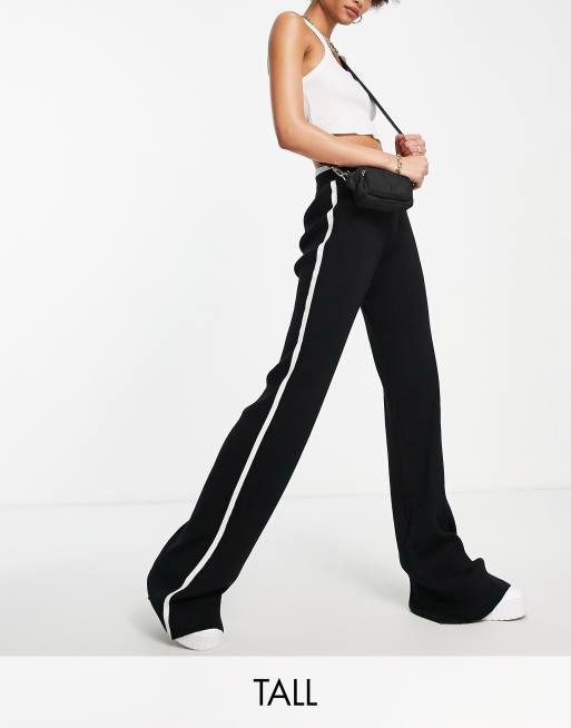 4 th & Reckless Tall – Strickhose mit Kontrastpaspelierung und Zierausschnitt hinten in Schwarz, Kombiteil