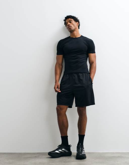 4504 - T-shirt nera in cotone con finitura quick dry e vestibilità ristretta, 2 di 5
