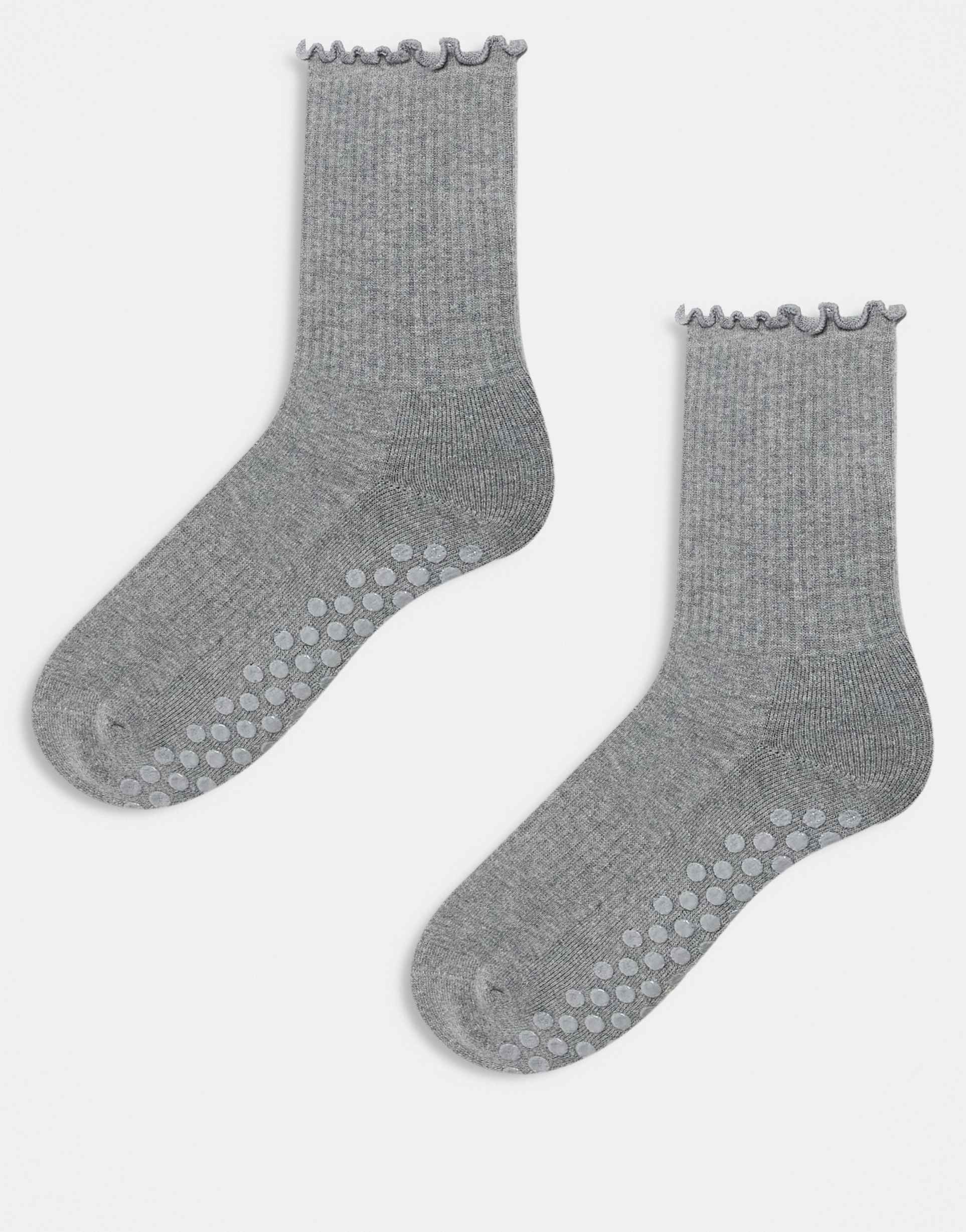 4505 2 pack non slip grip lettuce edge pilates crew socks in heather gray