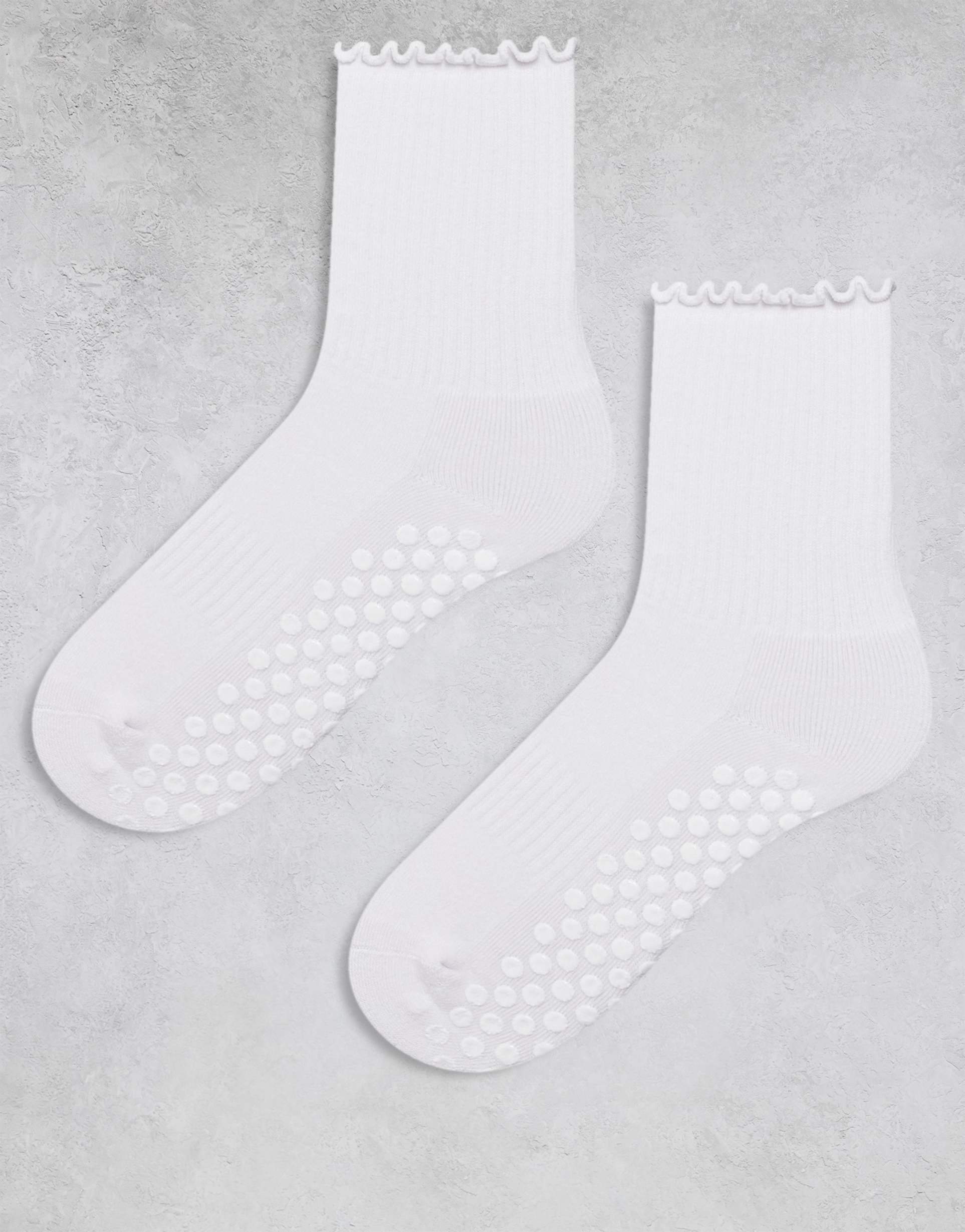 4505 2 pack non-slip grip lettuce edge pilates crew socks in white