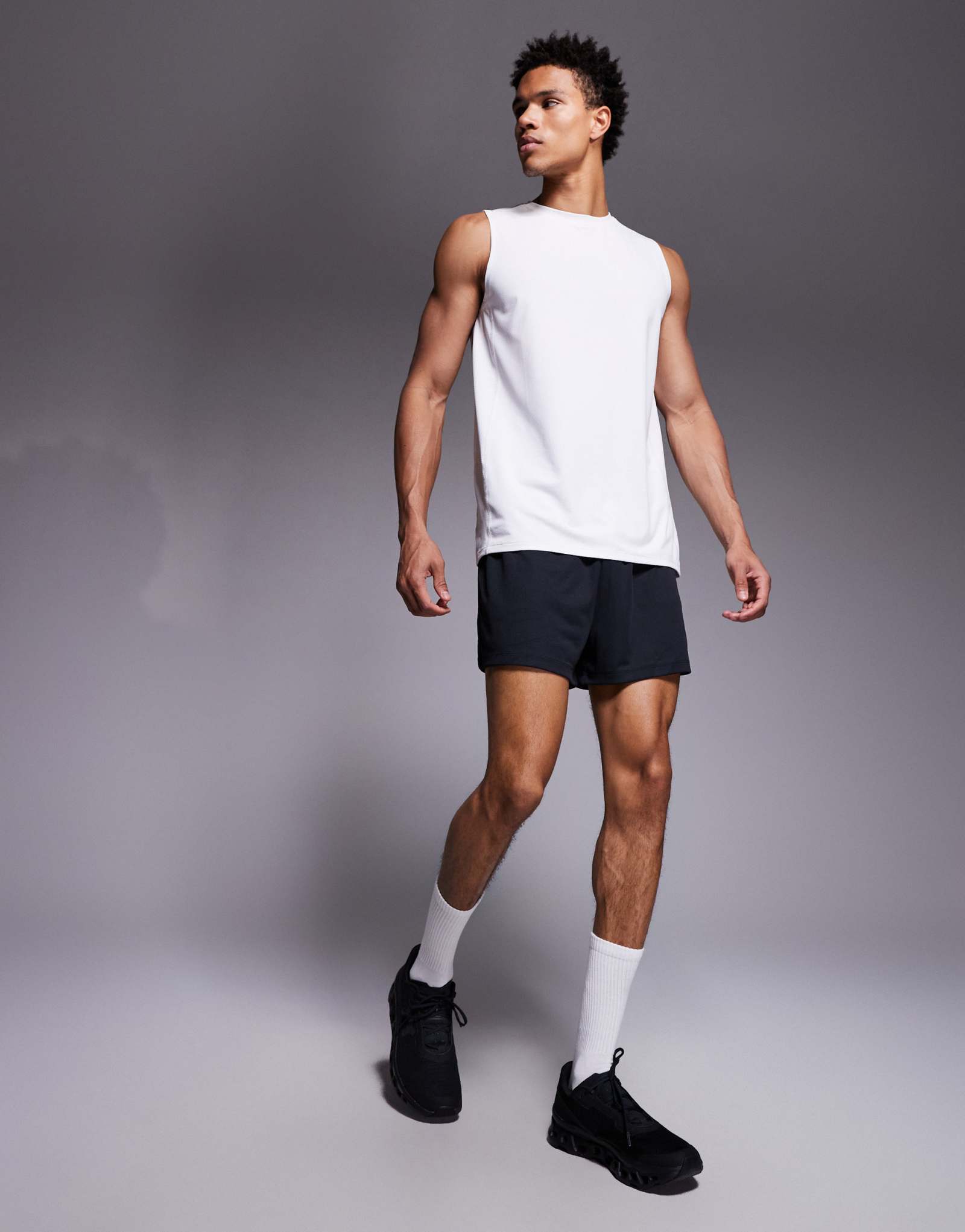 4505 3-дюймовые быстросохнущие сетчатые шорты для бега с карманами на молнии черного цвета