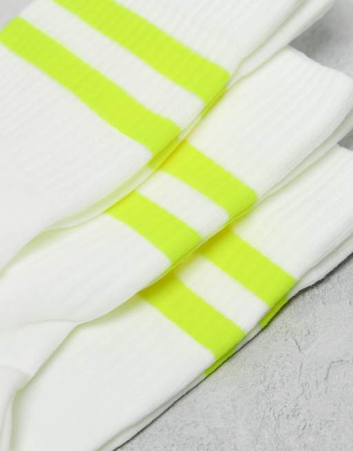 4505 3-pack 2-stripe running socks with elasticized arch support and antibacterial finish in white with neon yellow stripe