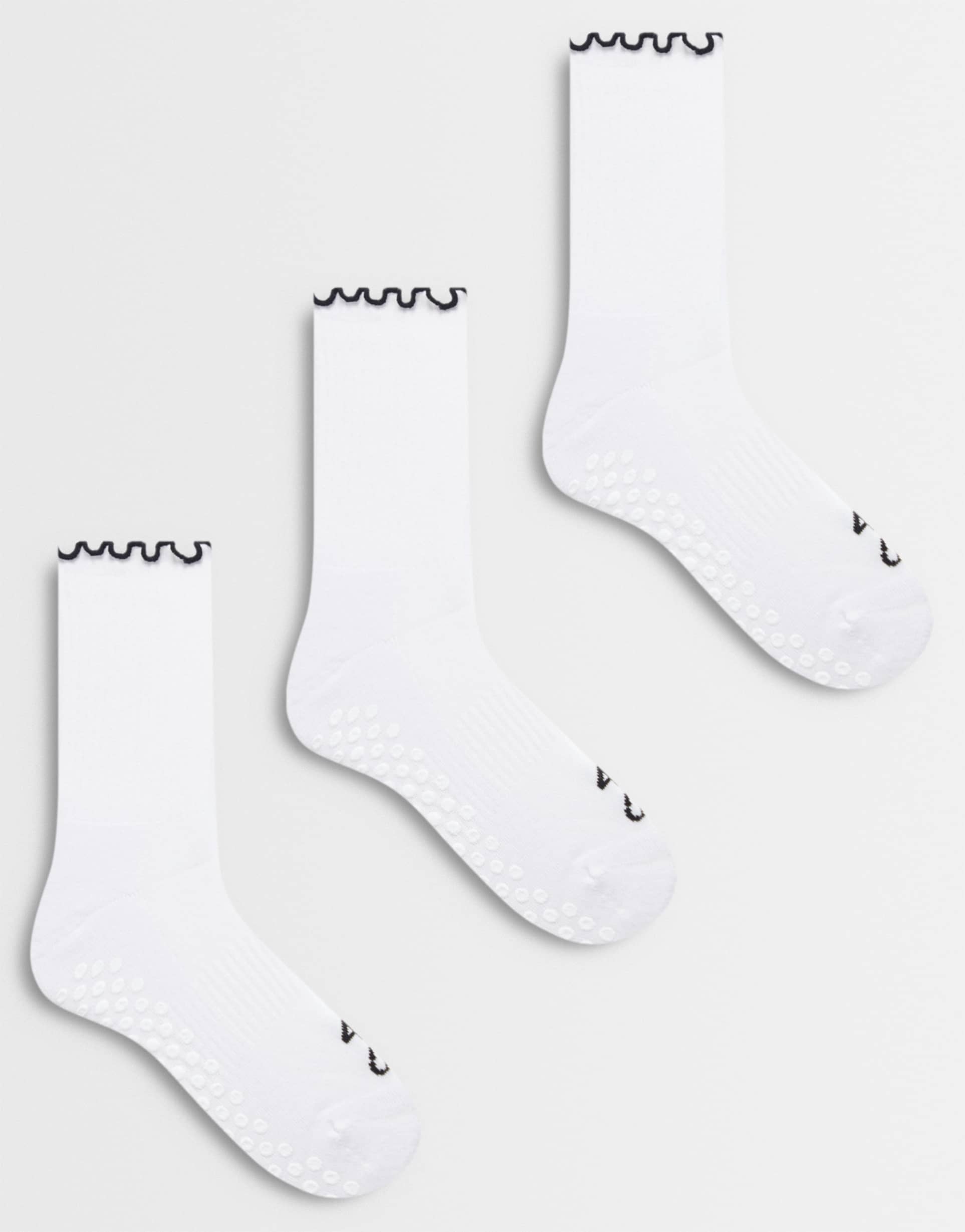4505 3 pack non slip grip lettuce edge pilates crew socks in white with black detailing