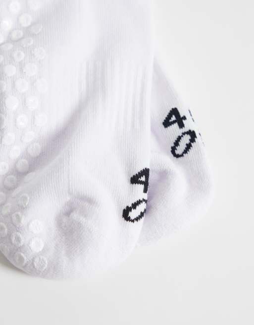 4505 3 pack non slip grip lettuce edge Pilates crew socks in white with black detailing, 2 of 3