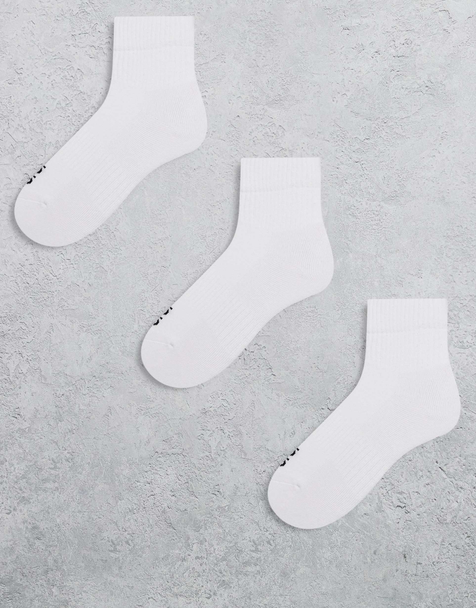 4505 3 pack quarter length socks with arch support in white