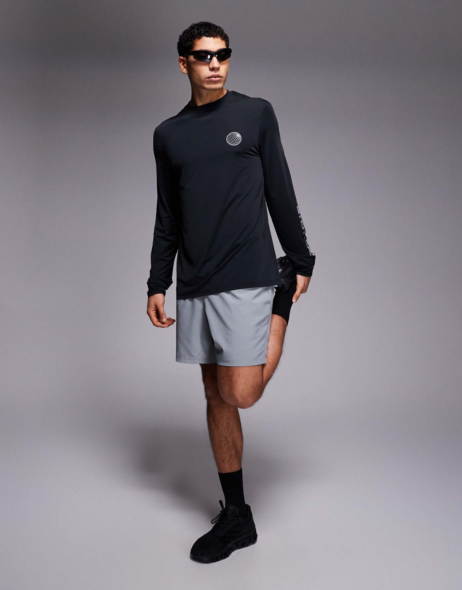 4505 5-дюймовые шорты для бега с эластичным поясом и карманом для телефона прохладного серого цвета