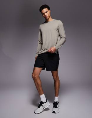 4505 5"" Running Short With Elastic Waist Band And Phone Pocket In Black