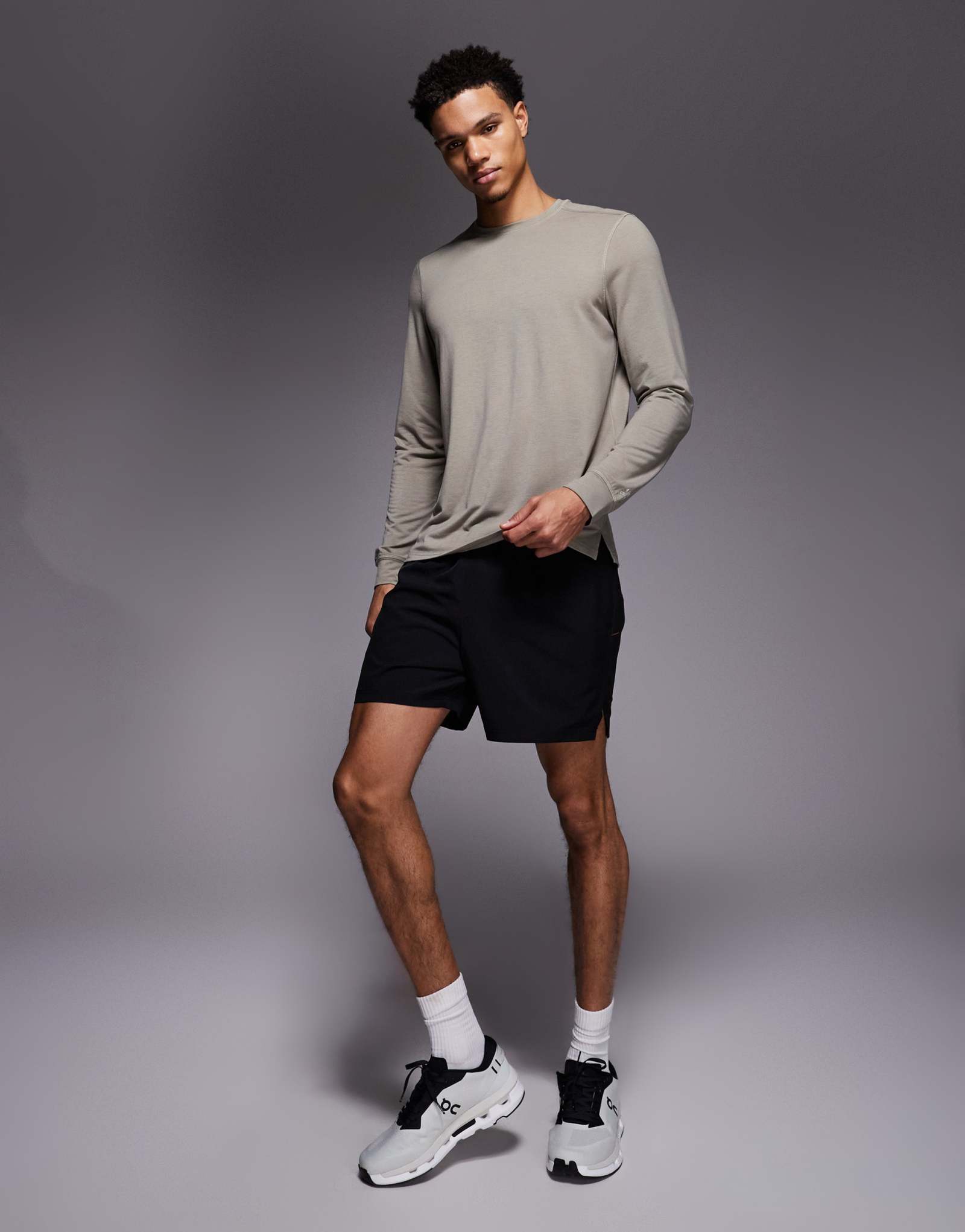 4505 шорты для бега длиной 5 дюймов с эластичным поясом и карманом для телефона черного цвета