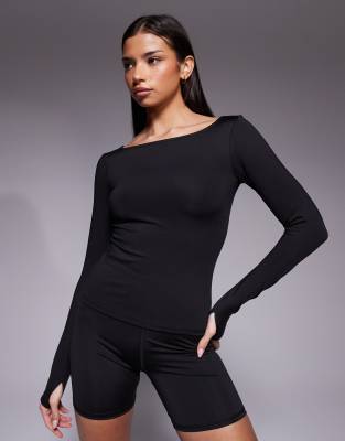 4505 Active Boat Neck Long Sleeve Top With Thumbhole In Black